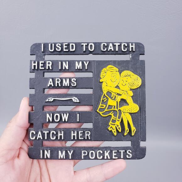 LOT of 2 Vintage 1960s Collectible Cast Iron Kitchen Trivets with Funny Sayings - Picture 6 of 7